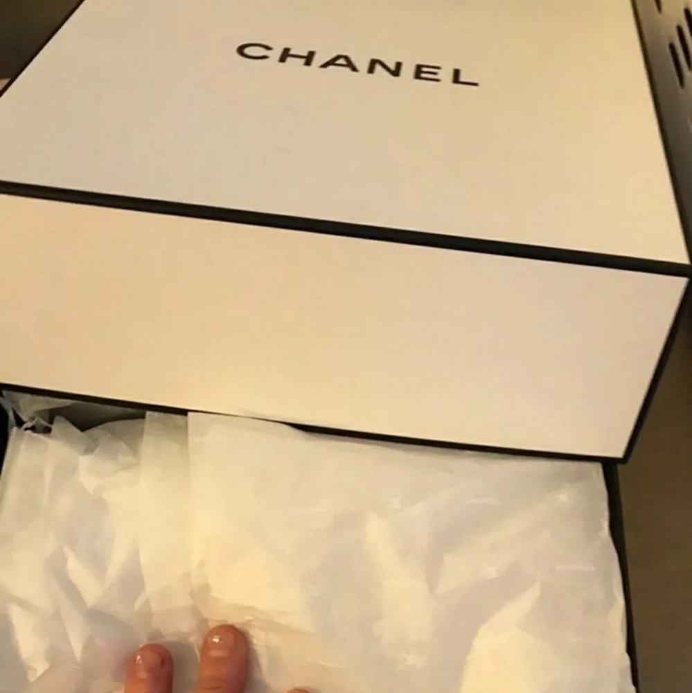 Chanel gift box